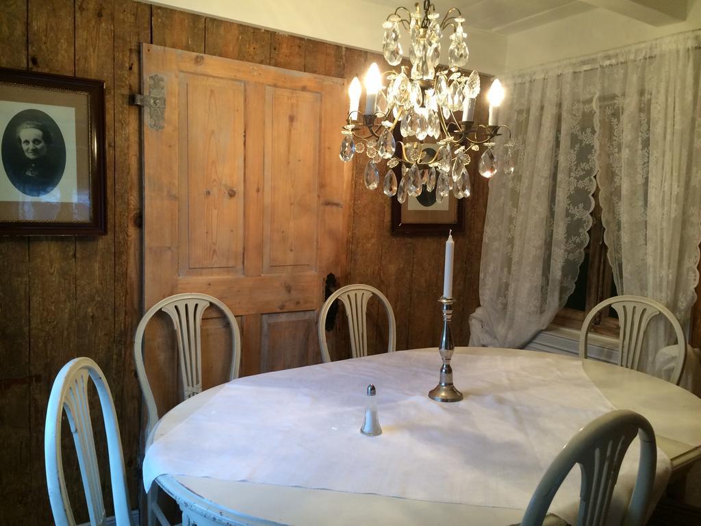 Gjestehuset Ibsen Grimstad  Extérieur photo